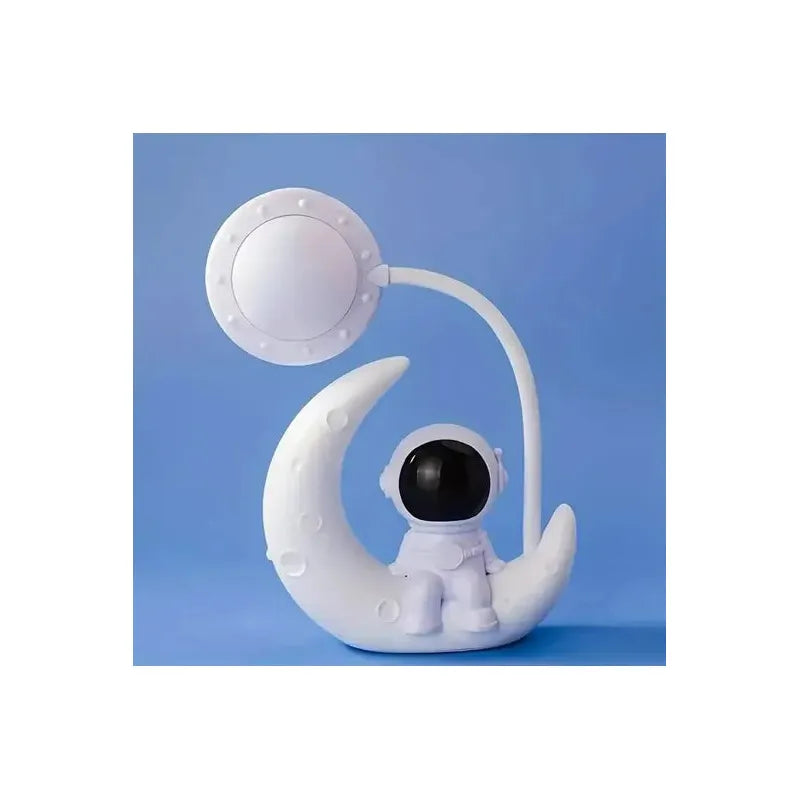 Kosmonauto dizaino naktinė lempa – švelni šviesa vaikų kambariui